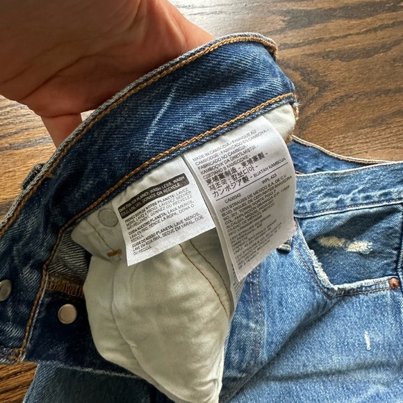 Never worn Levi 501 - Picture 4 of 5
